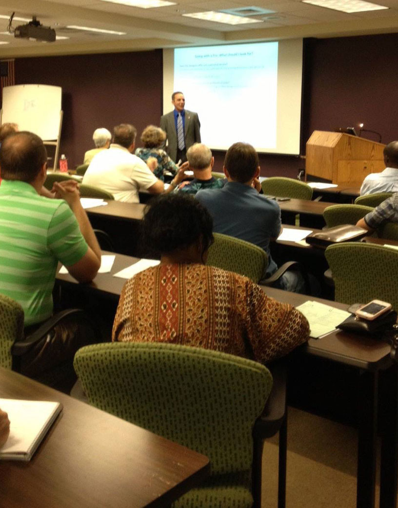 John Roy leading a SCORE workshop on business website development for local entrepreneurs.